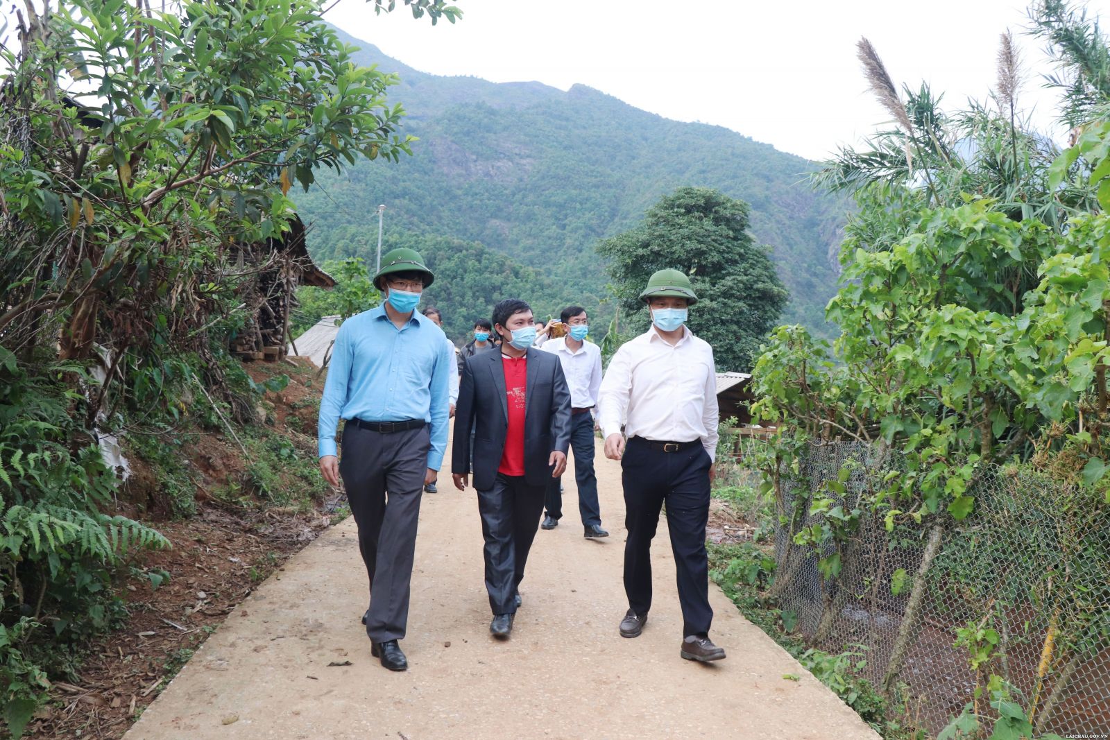 Chủ tịch UBND tỉnh Trần Tiến Dũng khảo sát một số dự án trên địa bàn huyện Than Uyên, Tân Uyên
